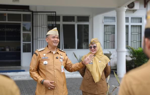 Plt Kadiskominfo Pastikan ASN Diskominfo Babel Taati Pergub 17 Tahun 2025