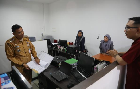 Plt Kadis Kominfo Budi Sambangi Kantor KI Babel